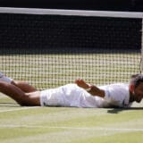 Đoković "ušančen" pre dolazećeg pada 14