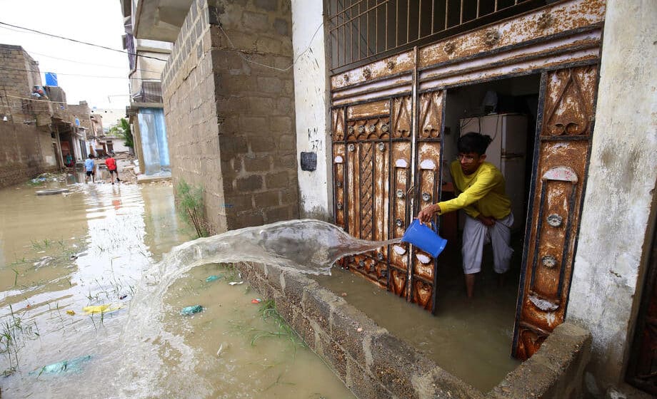 U Pakistanu više od 300 stradalih u poplavama izazvanim monsunskim kišama 1