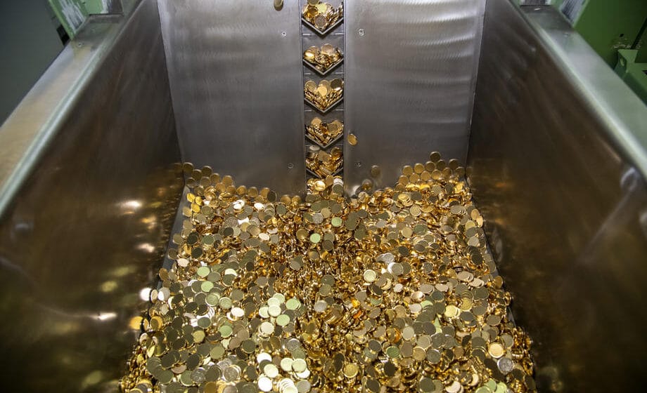 Stampedo na banke u Hrvatskoj, za mesec građani na račune stavili 12,3 milijarde kuna 1