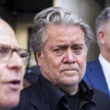 Trampov važan saradnik otišao na odsluženje četvoromesečne zatvorske kazne: Smatra da je "politički zatvorenik" 2