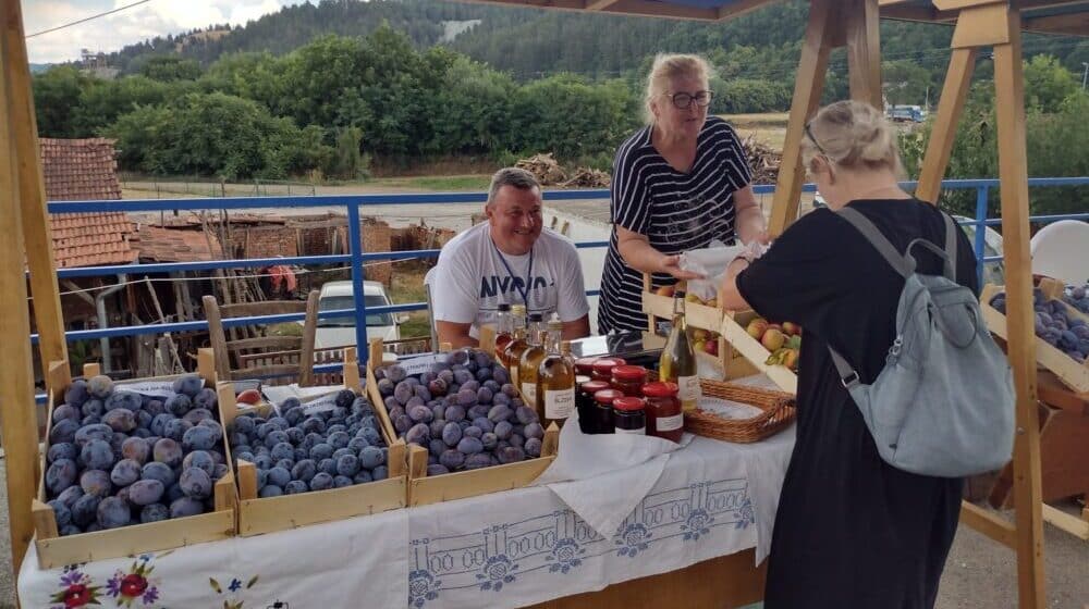 Ne treba nam afrička, imamo mi našu: Šumadijski dani šljive u Stragarima 1