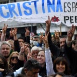 Argentinci brane potpredsednicu Kristini de Kiršner, ne veruju u tužbe o korupciji 4