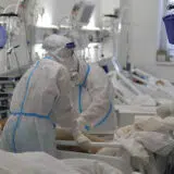 Bogata Lekarska komora deci preminulih lekara deli milostinju 11