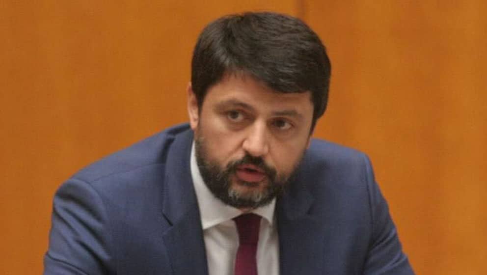 Karijerni diplomata o Božoviću: Nema zvanje ambasadora, lažno se predstavlja 1