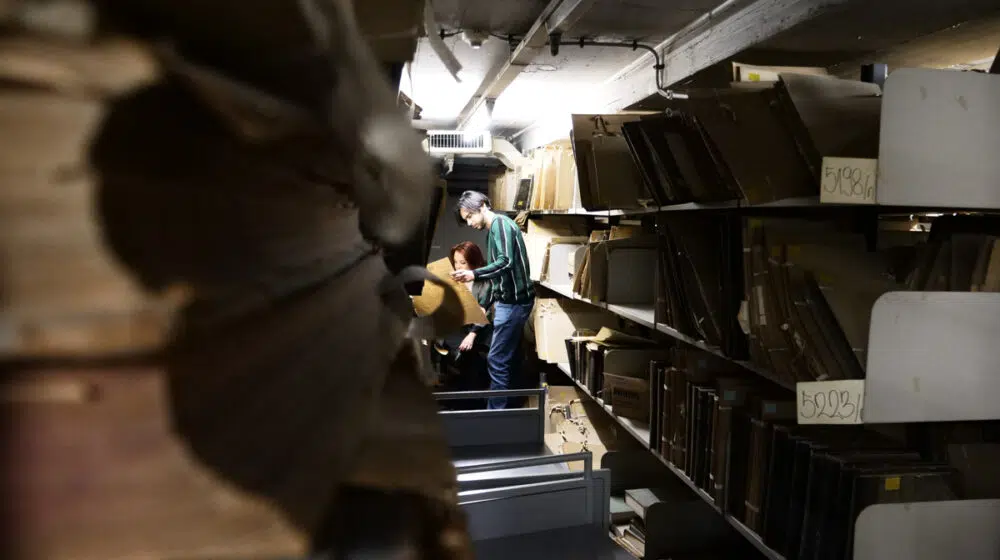 Da li na trotoarima treba da budu kafanski stolovi? 1