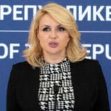 Ministarka Darija Kisić simbolično zasadila ružu 3