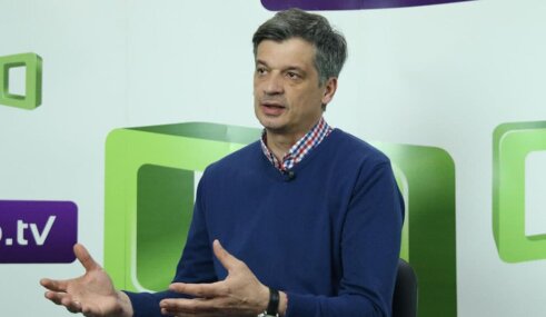 Željko Bodrožić "U Srbiji su i groblja postala biračka mesta": Kako tumačiti pozive za glasanje koji su stigli na adresu preminulih novinara? 3