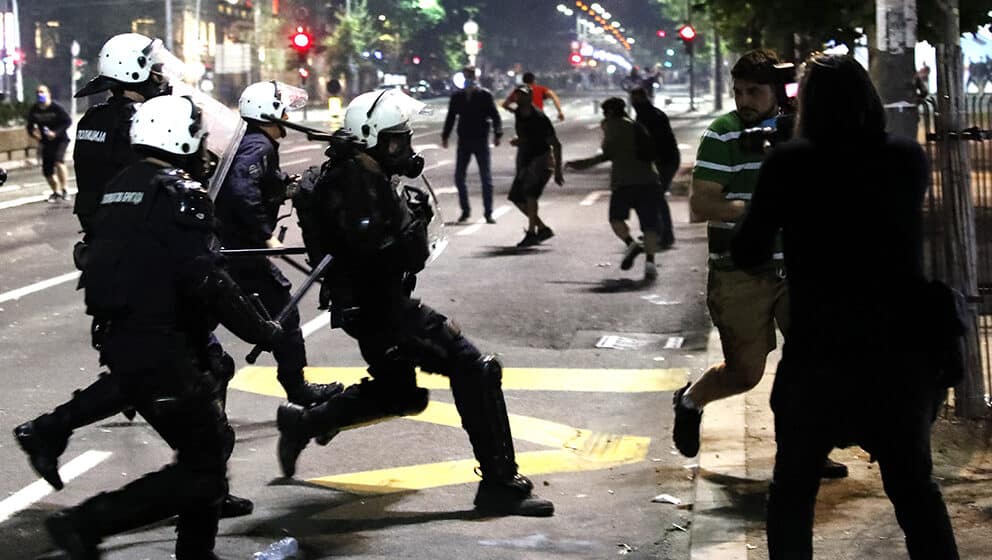 NVO: Ni četiri godine nakon protesta nije utvrđena odgovornost policajaca za zlostavljanje građana 1