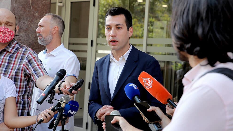 Dobrica Veselinović pred sudom u Šapcu: Stajali smo mirno na mostu preko Save 1