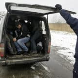 Mađarska policija: Državljanin Srbije švercovao u kamionu 15 ilegalnih migranata 6
