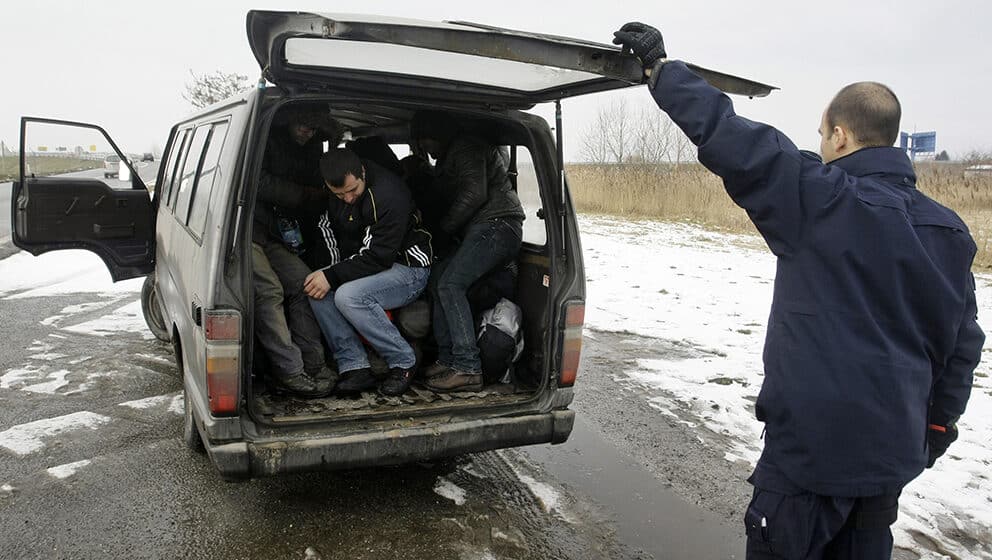 Mađarska policija: Državljanin Srbije švercovao u kamionu 15 ilegalnih migranata 1