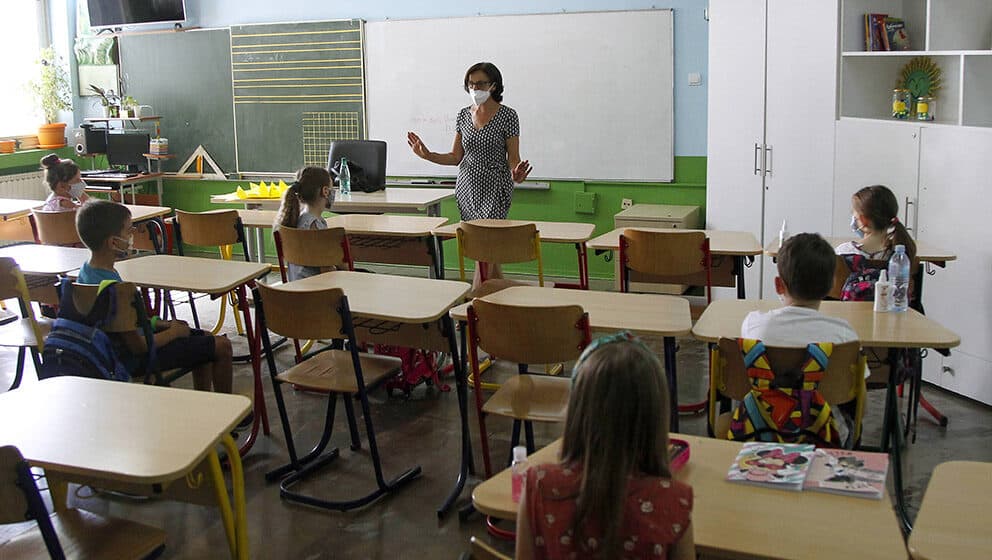 Zbog čega su sve menjani kalendari rada škola? 1