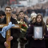 Pomen Oliveru Ivanoviću služen na mestu ubistva u Kosovskoj Mitrovici 4