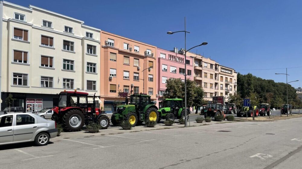 Protest poljoprivrednika u Novom Sadu: Odblokiran Varadinski most, blokada bulevara je u toku 1