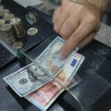 Ruska centralna banka produžila ograničenja za podizanje dolara i evra do marta sledeće godine 1