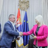 Ko su ministri i direktori javnih preduzeća sa najvišim primanjima? 9