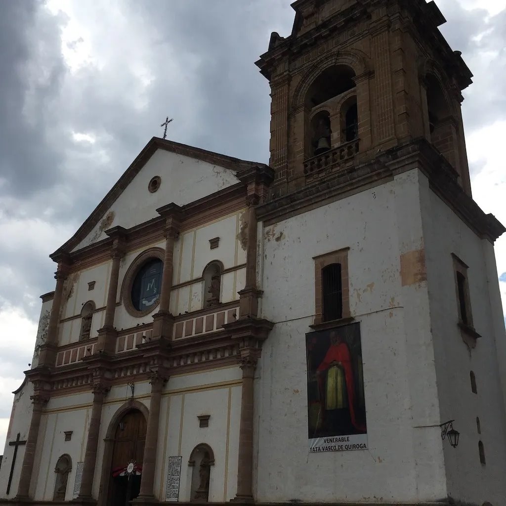 Zajednica Purepeća pristala je da sarađuje sa Špancima na izgradnji Bazilike de Nuestra Señora de la Salud, u Paskuaru