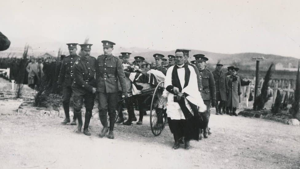 Prvi svetski rat: Ko je bila Katarina Harlej, britanska bolničarka kojoj su srpski vojnici podigli spomenik u Solunu 6 Sahrana Katarine Harlej