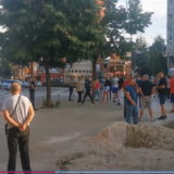 Srbija i Kosovo: Priština na mesec dana odlaže primenu novih mera za ulazak na Kosovo, ako se uklone barikade - kosovski mediji 7