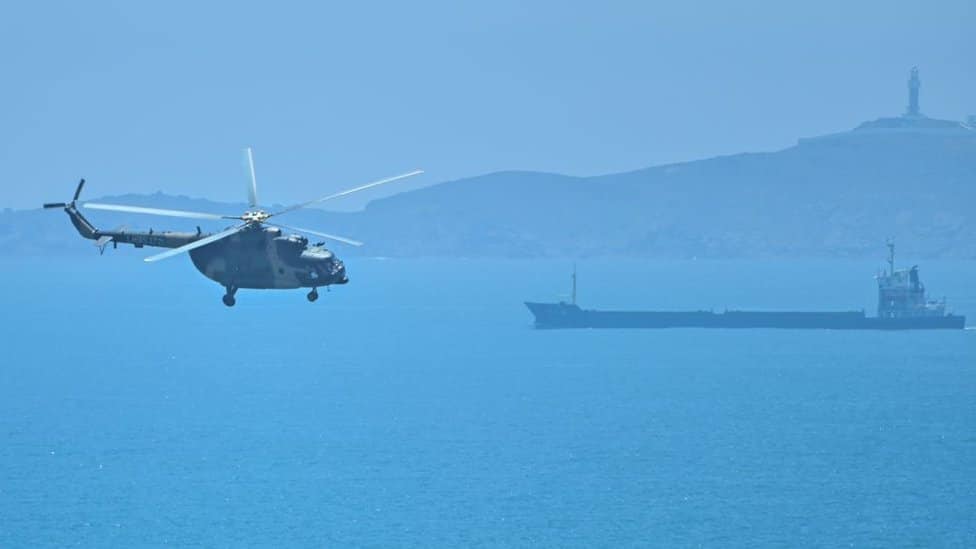 chinese military helicopter by Pingtan island near taiwan 04 Aug