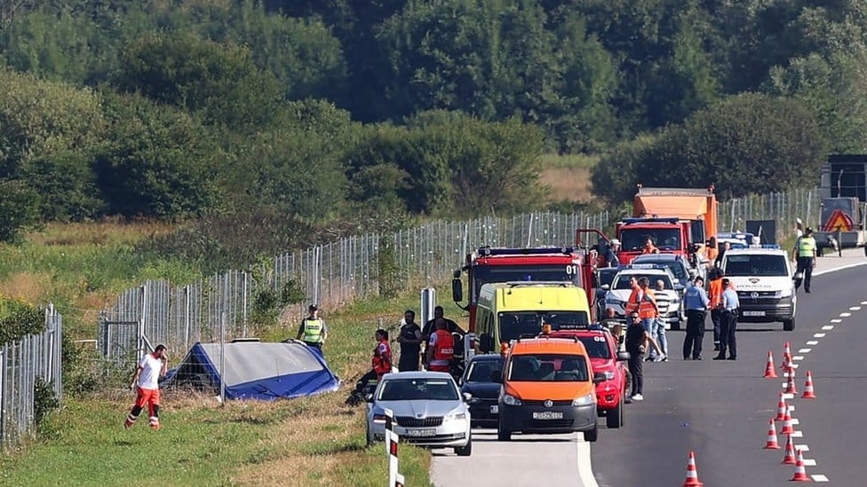 Saobraćajne nesreće, Hrvatska: Prevrnuo se autobus kod Varaždina, poginulo 12 putnika 13