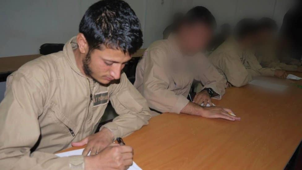 Avganistan: Pilot koji je predao helikopter talibanima kad je pao Kabul 2 Momamn među vojnicima koje su trenirale SAD