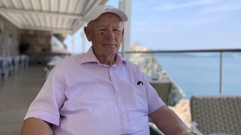 Vladimir Mitrović ima 88 godina i živi u Pržnu