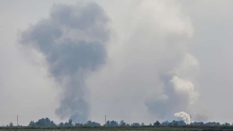 Rusija i Ukrajina: Eksplozija na Krimu u ruskoj vojnoj bazi, ruske snage granatirale Harkov, tvrdi gradonačelnik grada 1 A view shows smoke rising above the area following an alleged explosion in the village of Maiske in the Dzhankoi district, Crimea