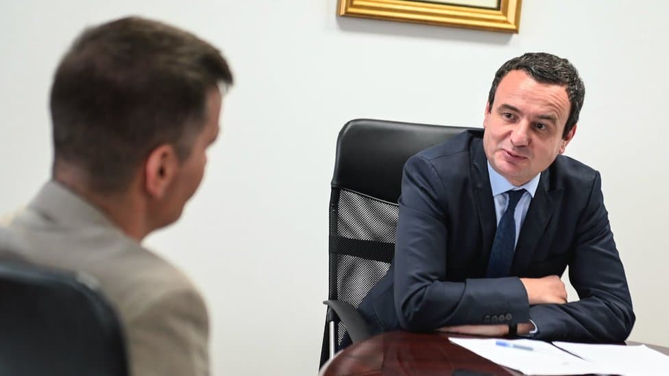 Premijer Kosova Aljbin Kurti za BBC na srpskom: „Verujem da bi Evropska unija mogla da bude aktivnija i jasnija" 1 Priština, 13. avgust 2022.