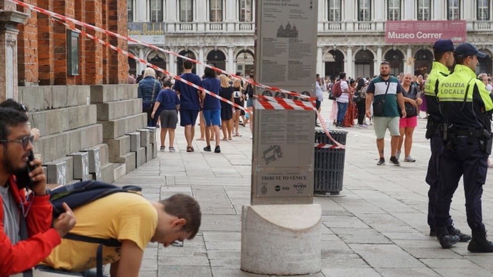 Vremenske nepogode i Evropa: Smrtni slučajevi u Francuskoj, Austriji i Italiji, među poginulima i deca 3 Police guard entrance to St Mark's belltower in Venice