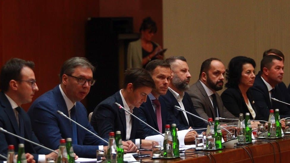 vucic sa ljudima sa kosova