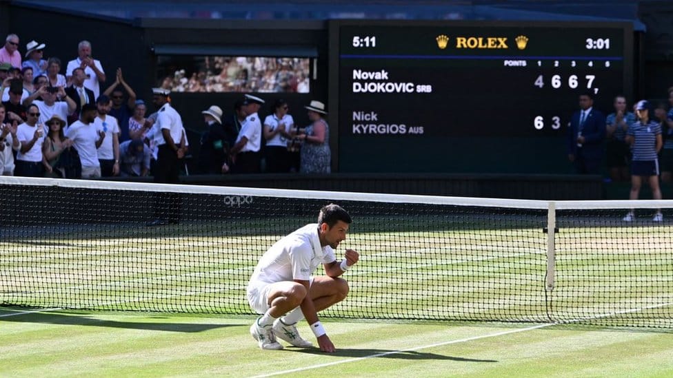 Sport, zabava i biznis: Maštovite proslave kao zaštitni znak sportista - od Boltove munje do Ronaldovog „si" 5 Novak Đoković posle finala Vimbldona