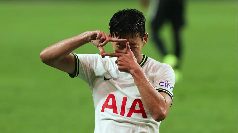 Sport, zabava i biznis: Maštovite proslave kao zaštitni znak sportista - od Boltove munje do Ronaldovog „si" 7 Male footballer Son Heung-Min holds his fingers up in the shape of a camera