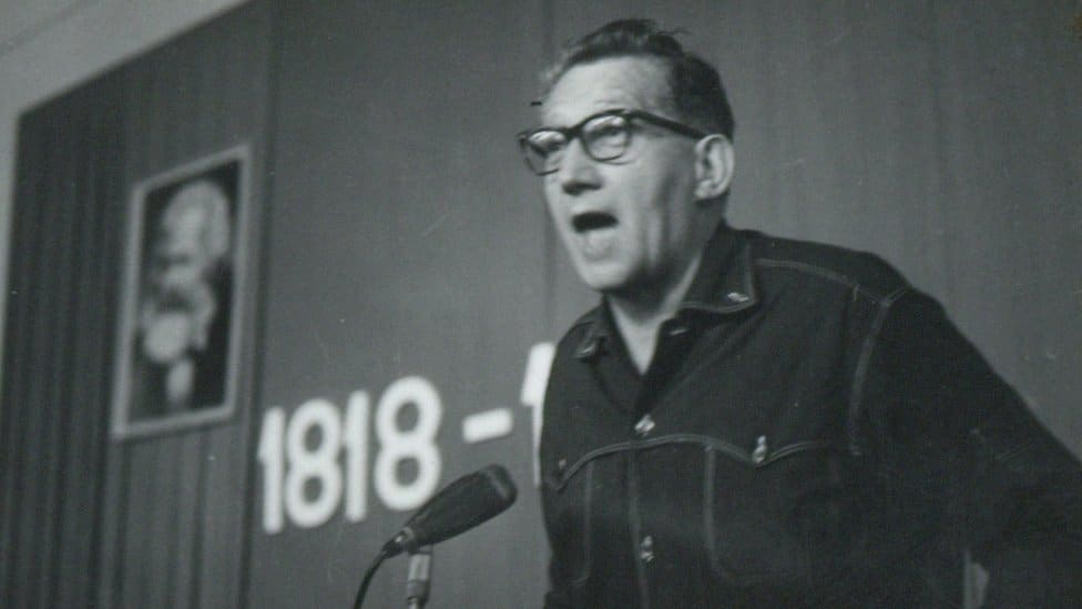 Rudi Supek za govornicom 1968. kada je tema Korčulanske letnje škole bila Marks i revolucija