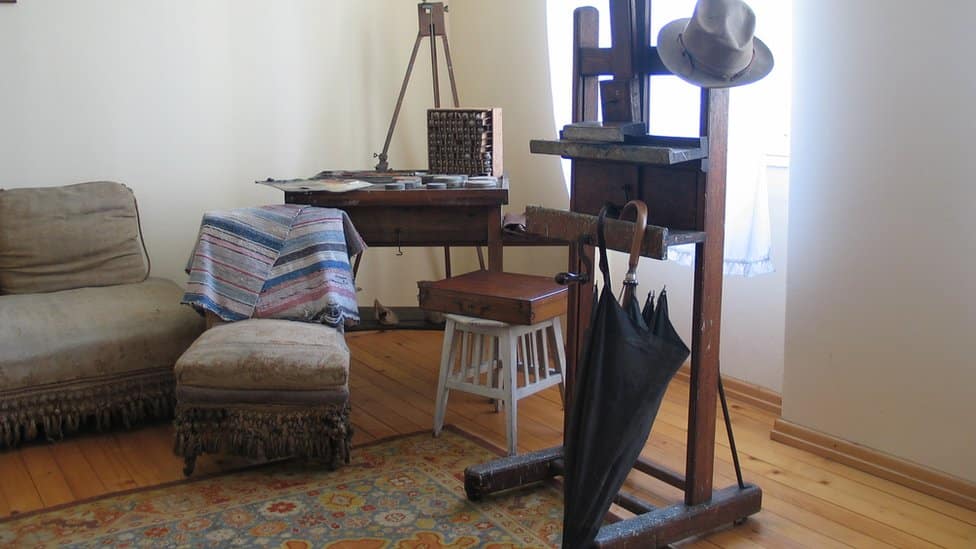 Jugoslavija, umetnost: Sava Šumanović, slikar koji je slavio život, a doživeo surovu smrt 5 Kicoški pribor u radnoj sobi