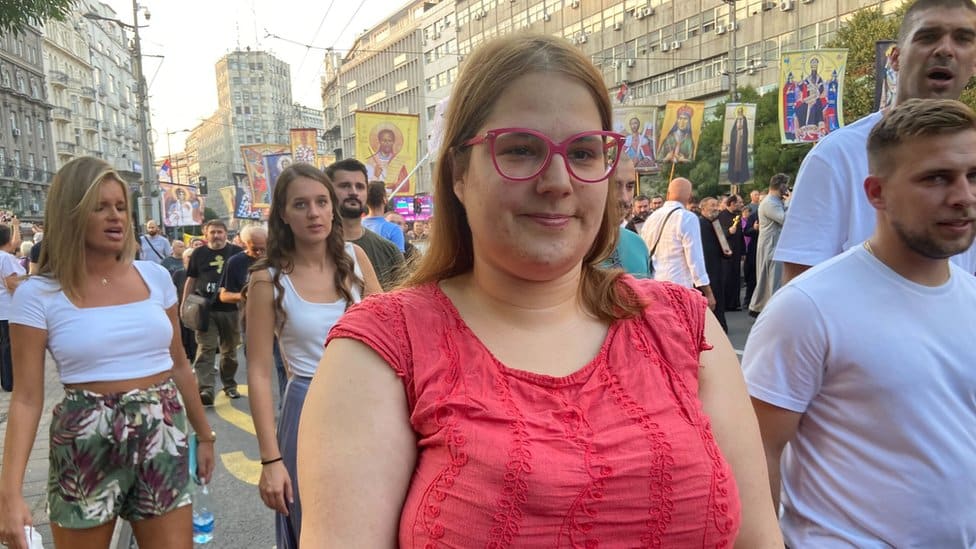 Srbija i LGBT: U Beogradu protest protivnika Evroprajda, uz ikone, raspeća i slike Putina 5 Marta je došla sa porodicom