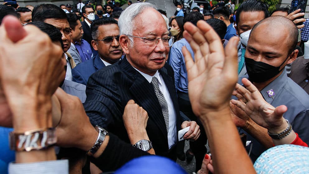 Malezijski odbor za pomilovanja smanjio 12-godišnju zatvorsku kaznu bivšem premijeru za pola 1