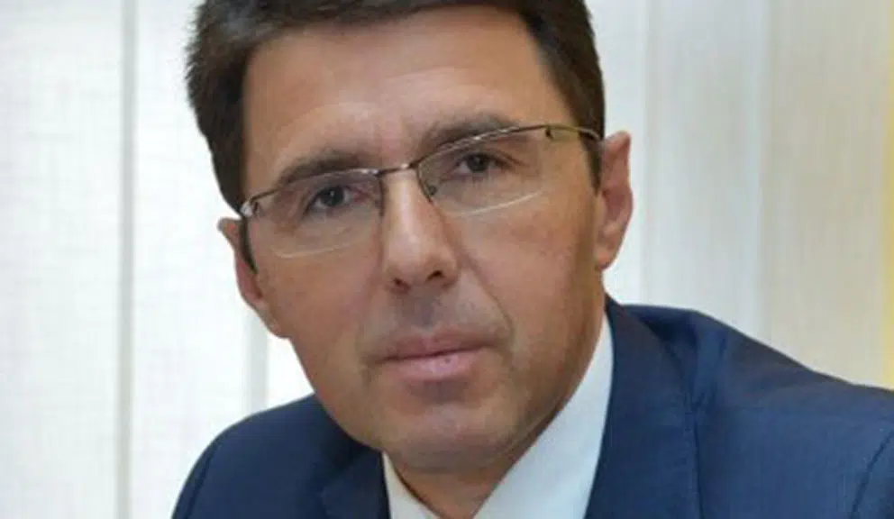 "Čin u nizu dvorskih igara u privatnom lutkarskom pozorištu Vučića": Sagovornici Danasa o proterivanju novinara Petra Komnenića 2