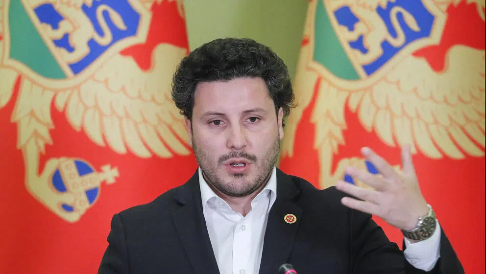 Abazović potvrdio: Autentična fotografija na kojoj su direktor Uprave carina i članica kriminalnog klana 1