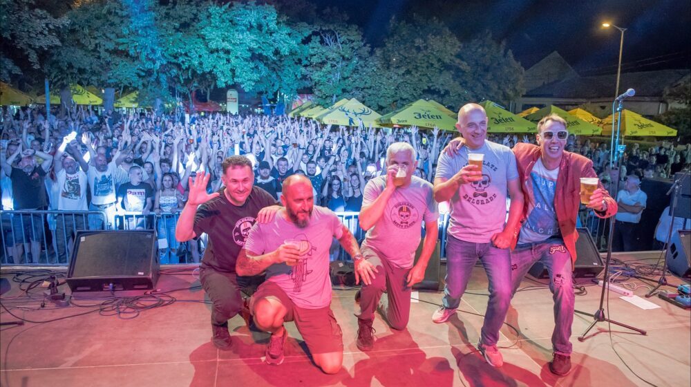 Zrenjaninski "Dani piva" počeli uz vatromet i beogradske bendove 1