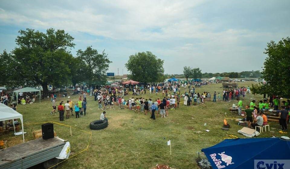U Mokrinu 13. Seljački parti, bacaće se cigla i gurati traktor gume 1