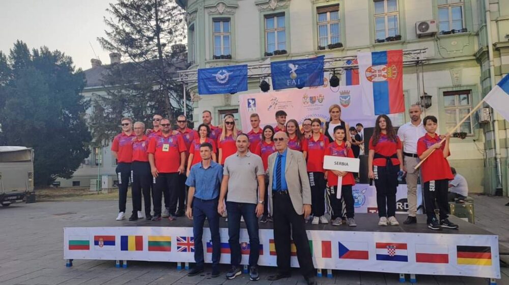 Raketni modelari spremni za takmičenje u Zrenjaninu 1