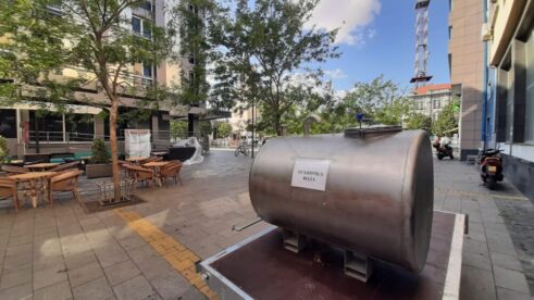 20220810_163711 U Zrenjaninu postavljene cisterne sa vodom za piće i tehničkom vodom 4