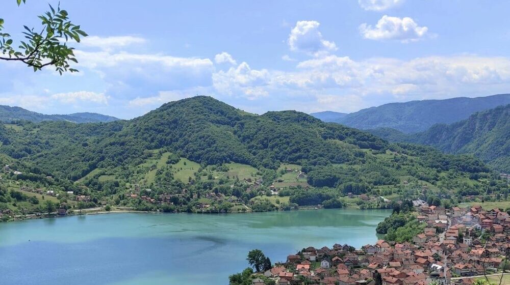 Mali Zvornik: Prvacima besplatne knjige  1