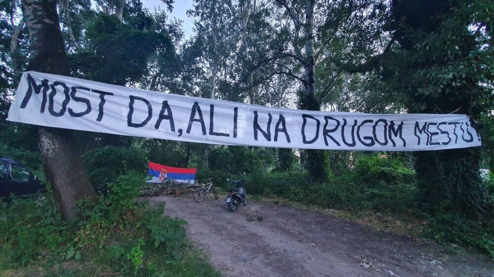 "Ostajemo ovde da branimo poslednju prirodnu oazu": Građani i aktivisti već dva meseca kampuju na novosadskom Šodrošu 1