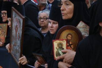 "Litiju za spas Srbije" predvodili Noćni vukovi, šetnja do Hrama Svetog Save (FOTO) 10