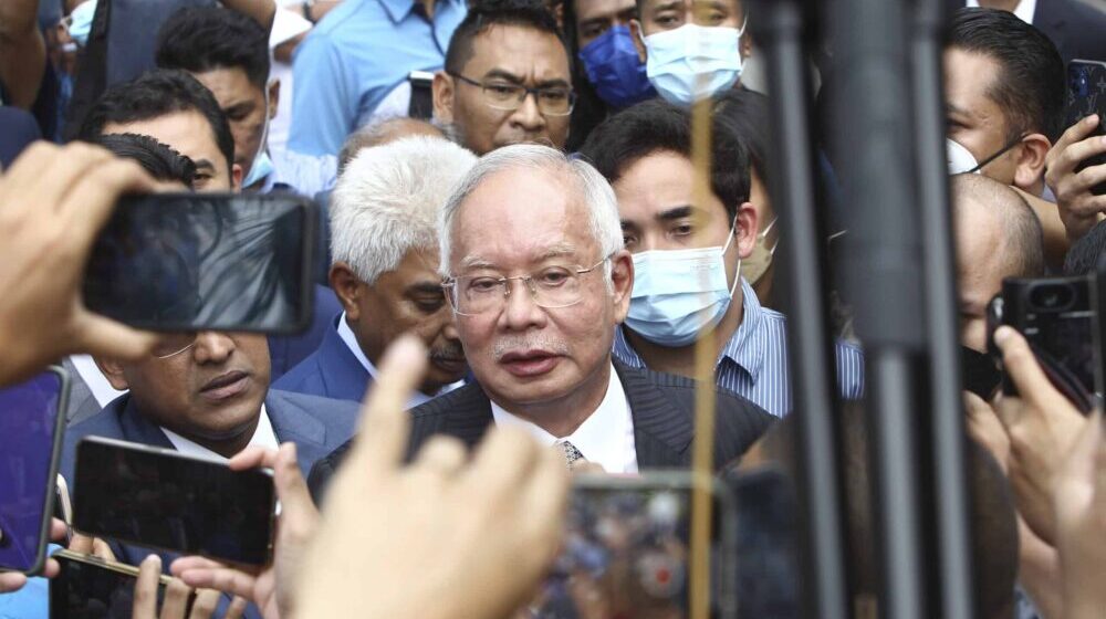Bivšem premijeru Malezije potvrđena kazna od 12 godina za korupciju 1