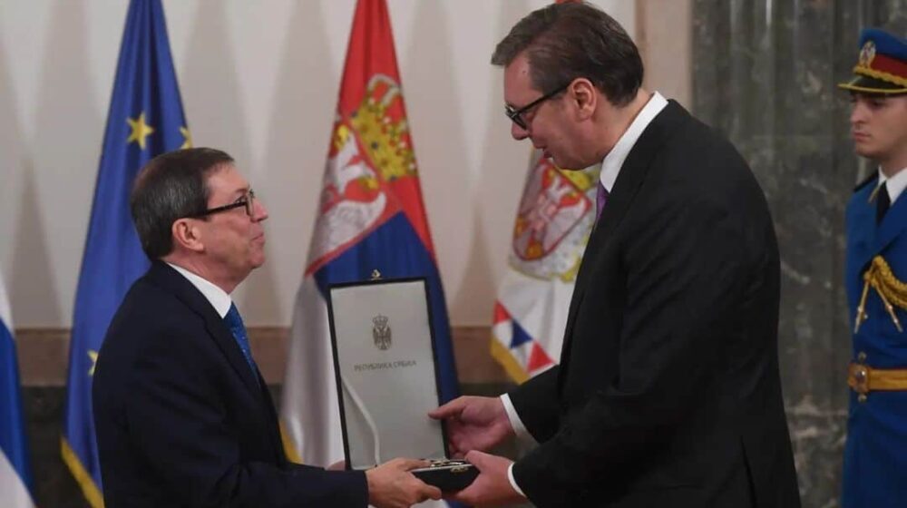 Vučić odlikovao kubanskog ministra spoljnih poslova Ordenom srpske zastave 1