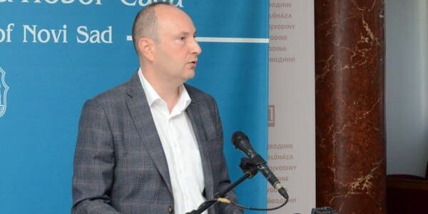 Upražnjeno mesto gradonačelnika Novog Sada mogao bi da zauzme Milan Đurić ili neko od "jakih ženskih kadrova" 1