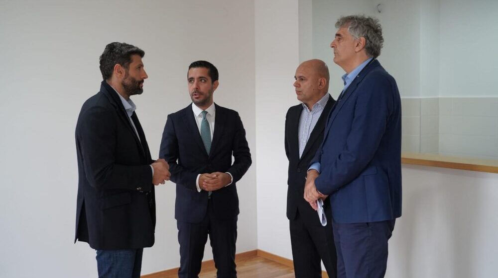 Šapić i Momirović uručili ključeve stanova pripadnicima službi bezbednosti u Zemunu 1